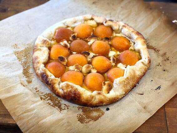 מאפה גאלט משמשים ומרציפן